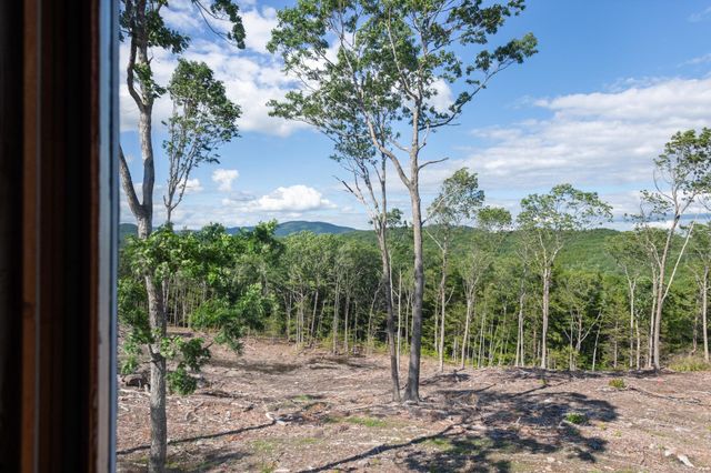 81 Disdam Road, Holderness, NH 03245