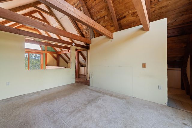 81 Disdam Road, Holderness, NH 03245