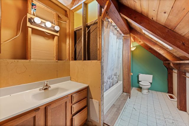 81 Disdam Road, Holderness, NH 03245