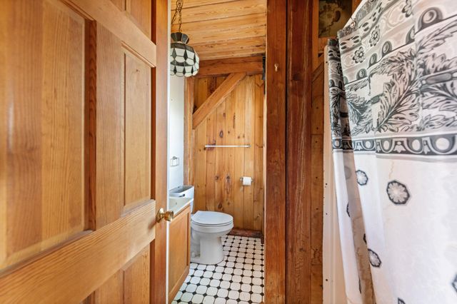 81 Disdam Road, Holderness, NH 03245