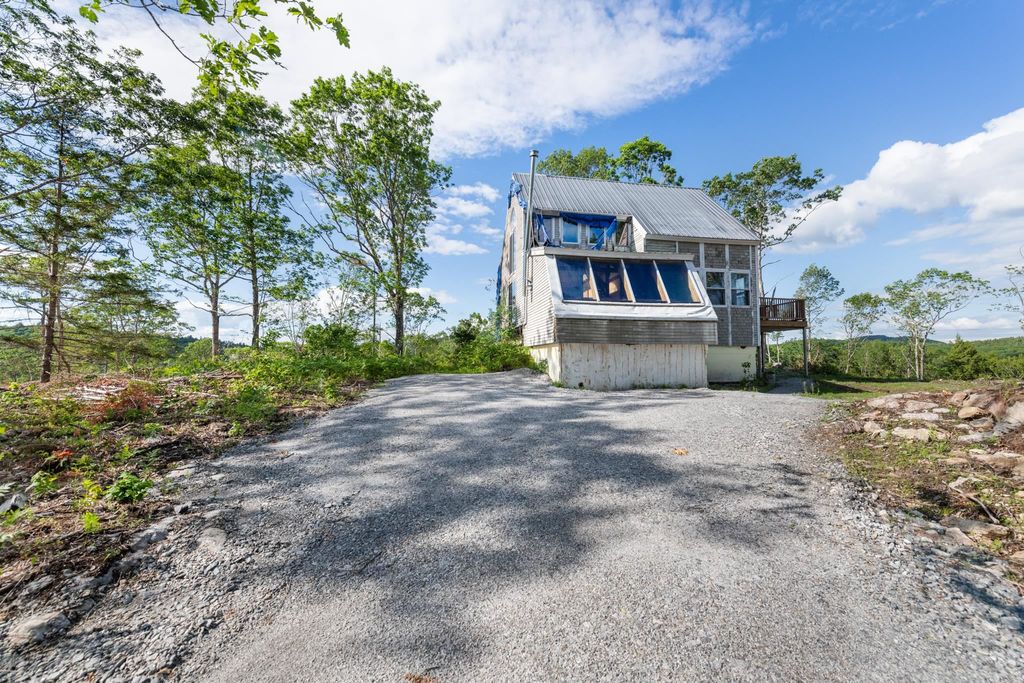 81 Disdam Road, Holderness, NH 03245