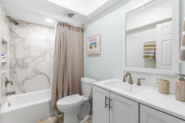 270 SKIFF POINT A1, Clearwater Beach, FL 33767