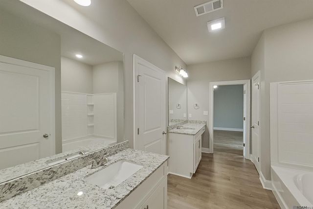 13784 Willowmore Dr, Denham Springs, LA 70726