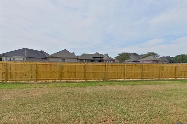 13784 Willowmore Dr, Denham Springs, LA 70726