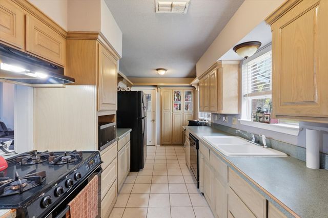 3005 Friendswood Drive, Arlington, TX 76013