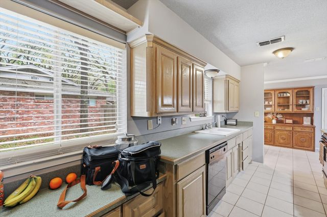 3005 Friendswood Drive, Arlington, TX 76013