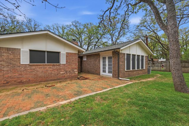 3005 Friendswood Drive, Arlington, TX 76013