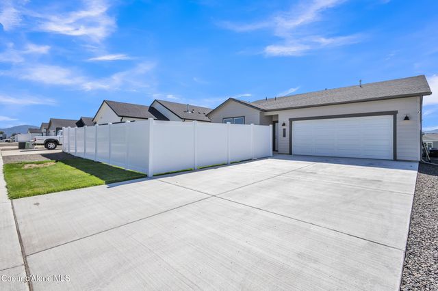 5138 E Antares Ln, Post Falls, ID 83854
