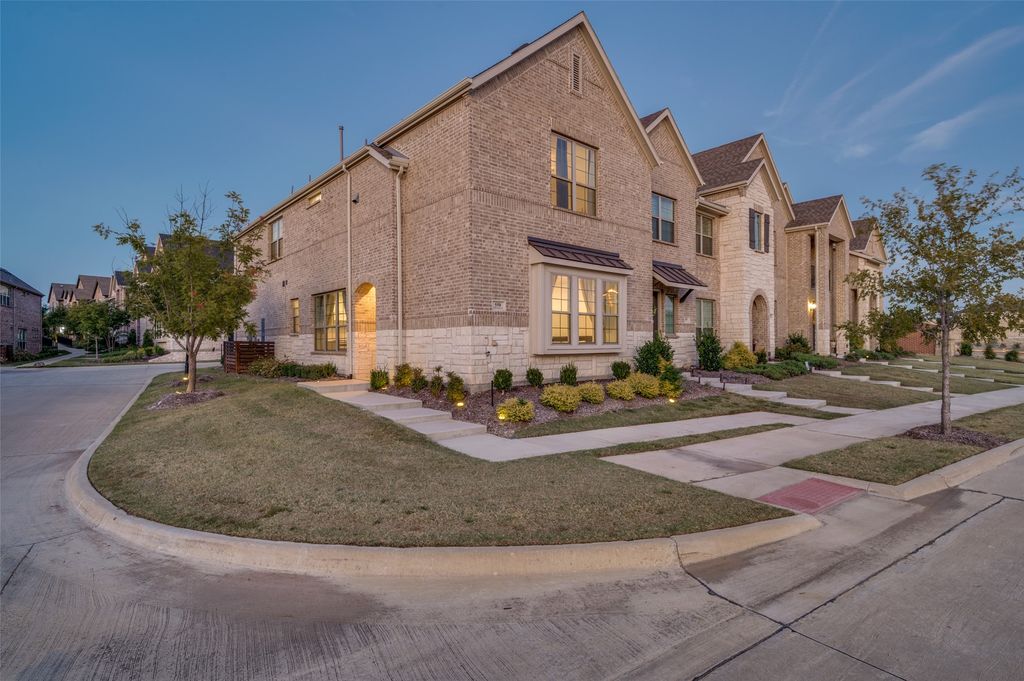 550 Cobblestone Lane, Irving, TX 75039