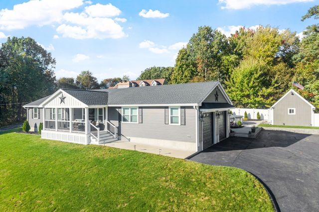 4 Nutting Dr, Leominster, MA 01453