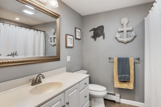 4 Nutting Dr, Leominster, MA 01453