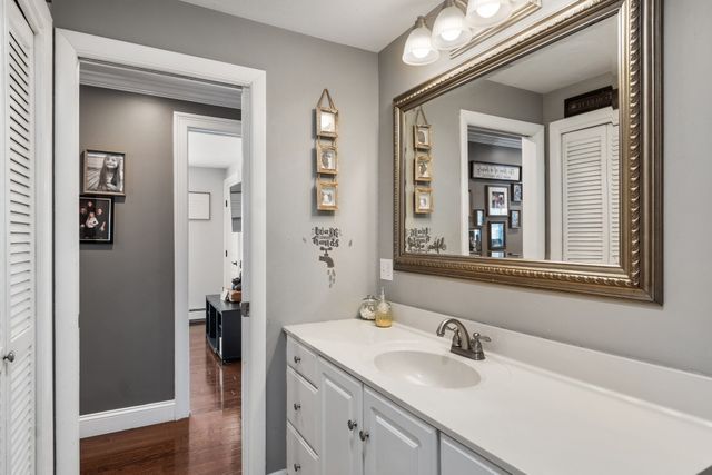 4 Nutting Dr, Leominster, MA 01453