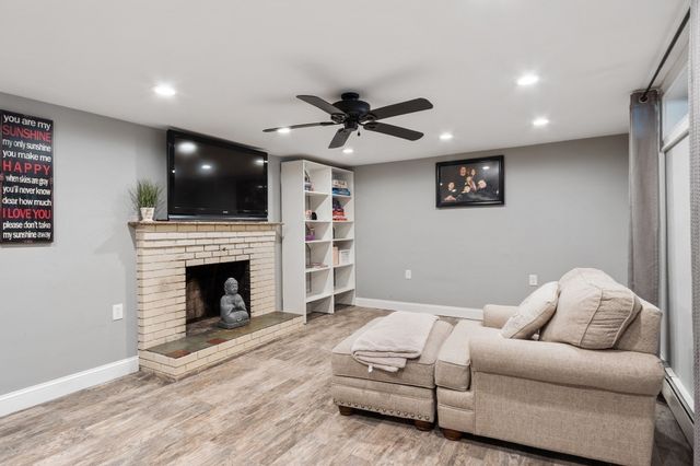 4 Nutting Dr, Leominster, MA 01453