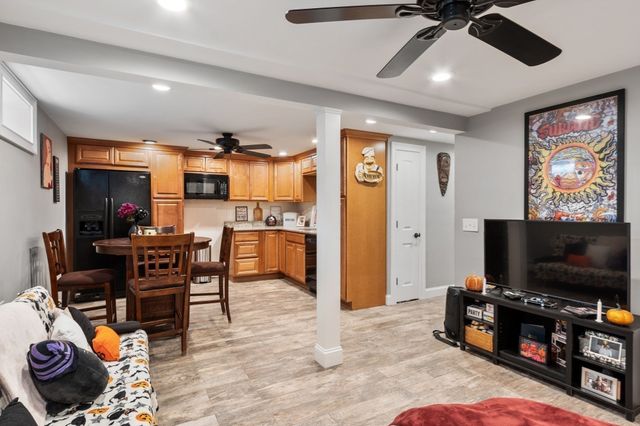 4 Nutting Dr, Leominster, MA 01453