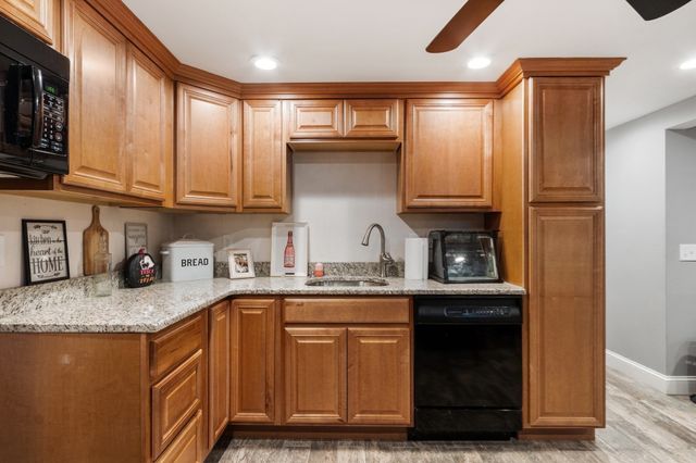 4 Nutting Dr, Leominster, MA 01453