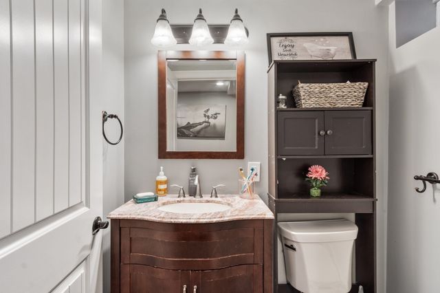 4 Nutting Dr, Leominster, MA 01453