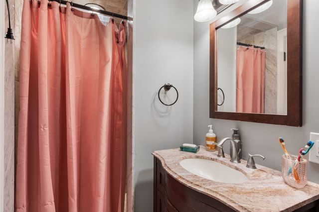 4 Nutting Dr, Leominster, MA 01453