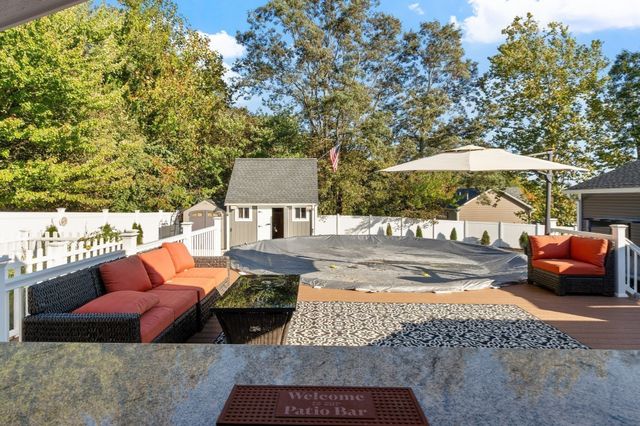 4 Nutting Dr, Leominster, MA 01453