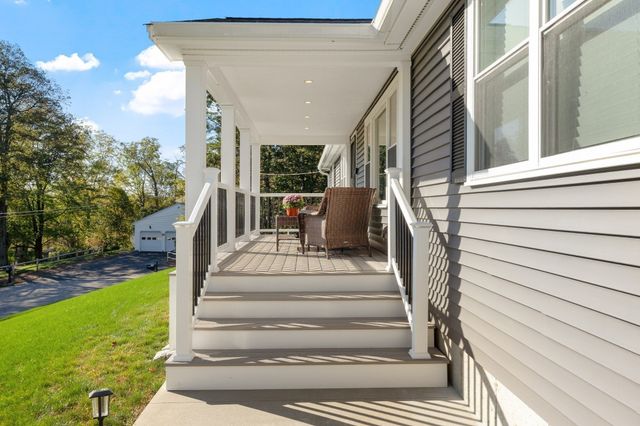 4 Nutting Dr, Leominster, MA 01453