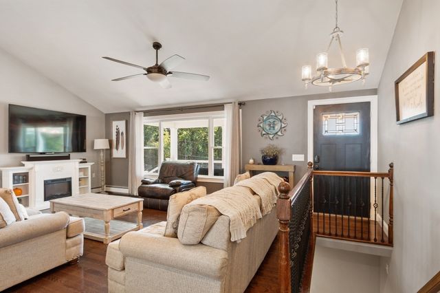 4 Nutting Dr, Leominster, MA 01453
