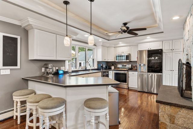 4 Nutting Dr, Leominster, MA 01453