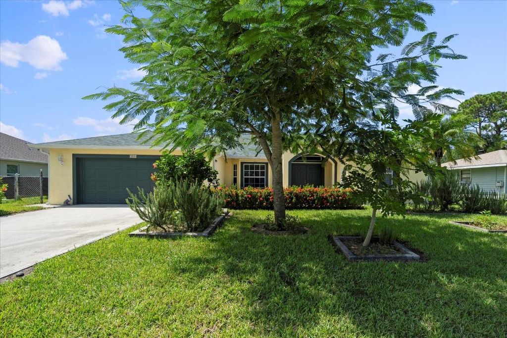 324 NE Gladiola Avenue, Port St. Lucie, Port St Lucie, FL 34983
