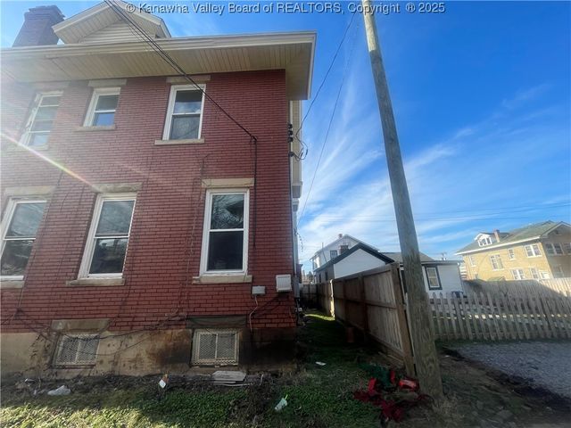 1406 Lee Street E, Charleston, WV 25301