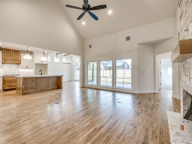 2839 E 142nd Street S, Bixby, OK 74008