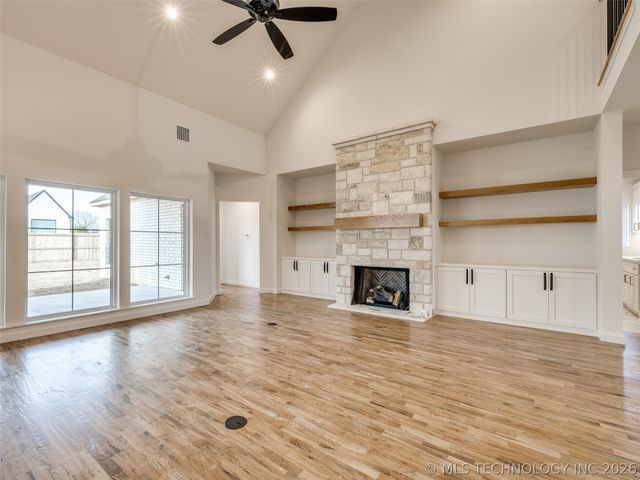2839 E 142nd Street S, Bixby, OK 74008