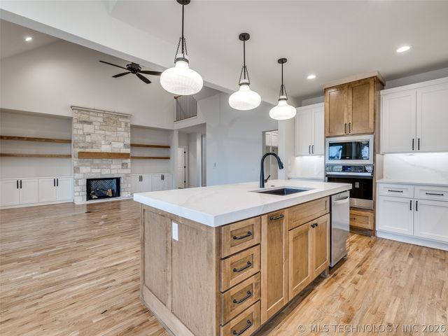 2839 E 142nd Street S, Bixby, OK 74008
