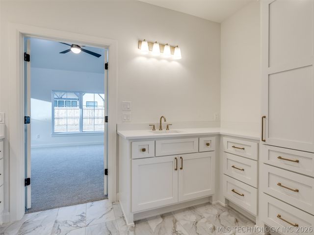 2839 E 142nd Street S, Bixby, OK 74008