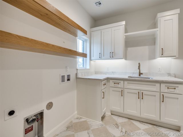 2839 E 142nd Street S, Bixby, OK 74008