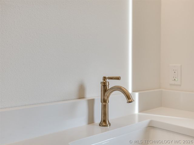 2839 E 142nd Street S, Bixby, OK 74008
