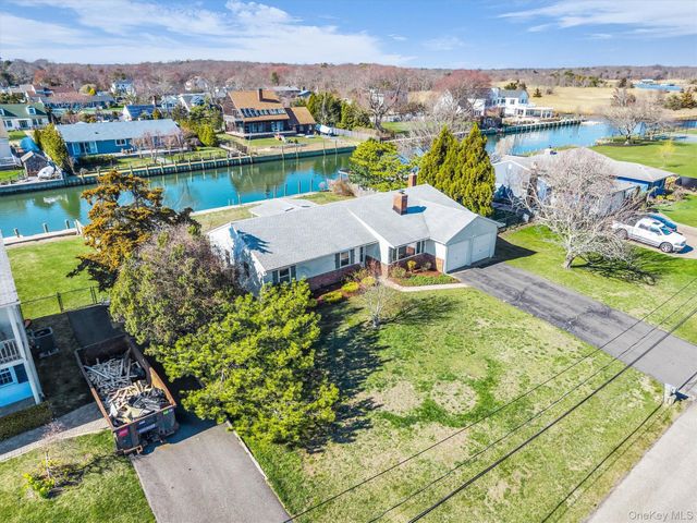 7 Lindner Court, Brookhaven, NY 11719