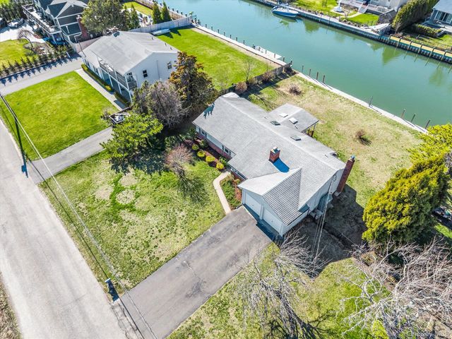 7 Lindner Court, Brookhaven, NY 11719
