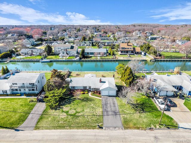 7 Lindner Court, Brookhaven, NY 11719