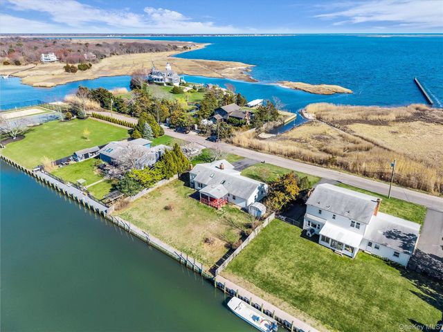 7 Lindner Court, Brookhaven, NY 11719