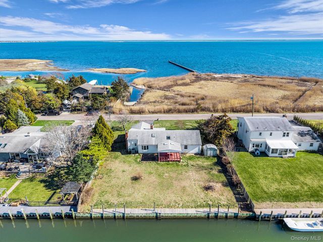 7 Lindner Court, Brookhaven, NY 11719