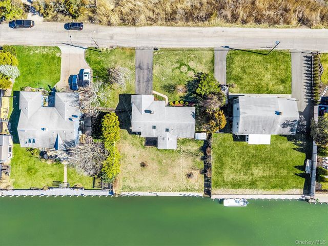 7 Lindner Court, Brookhaven, NY 11719