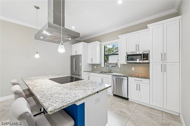 423 14th AVE NE, Naples, FL 34120