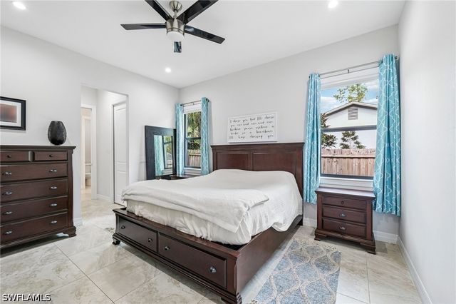 423 14th AVE NE, Naples, FL 34120