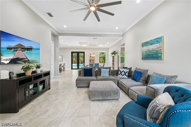 423 14th AVE NE, Naples, FL 34120