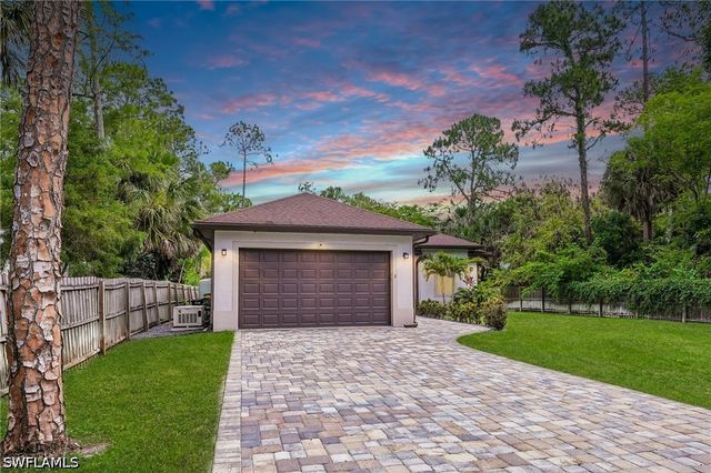 423 14th AVE NE, Naples, FL 34120