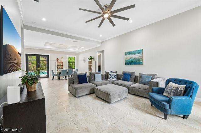 423 14th AVE NE, Naples, FL 34120