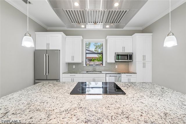 423 14th AVE NE, Naples, FL 34120