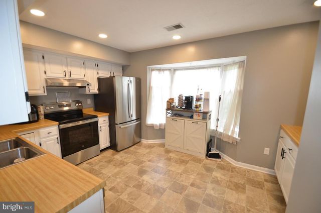 940 GAMING SQ, Hampstead, MD 21074