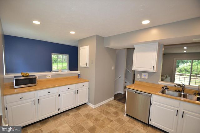 940 GAMING SQ, Hampstead, MD 21074