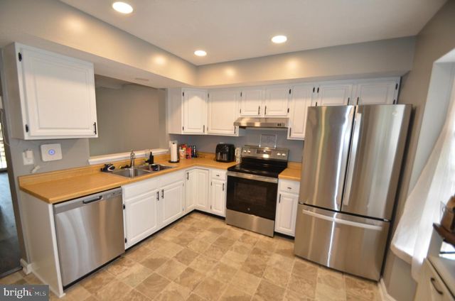 940 GAMING SQ, Hampstead, MD 21074