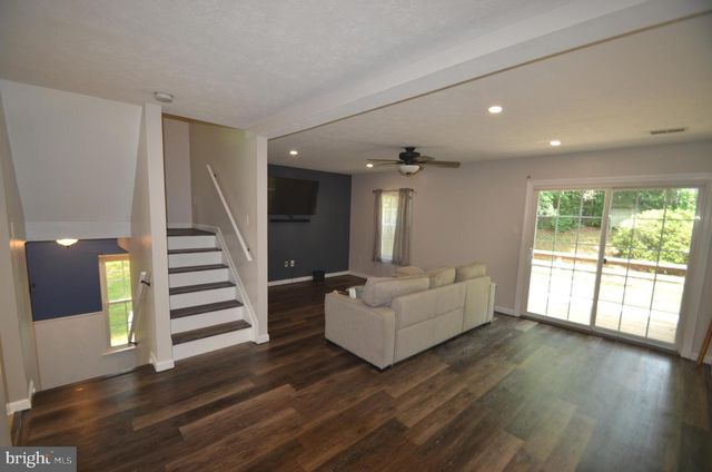 940 GAMING SQ, Hampstead, MD 21074