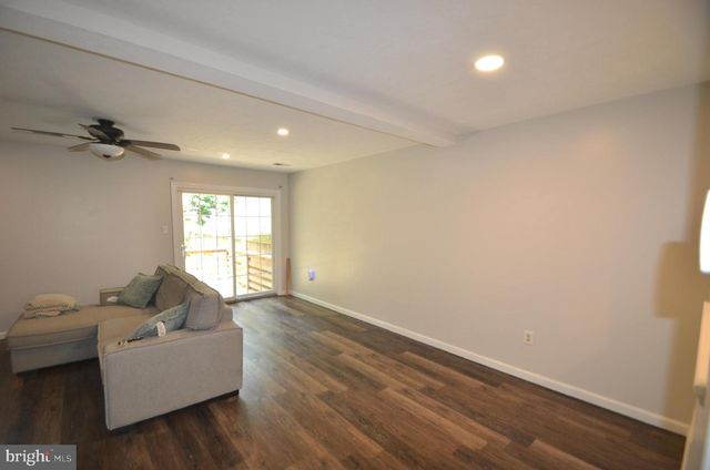 940 GAMING SQ, Hampstead, MD 21074